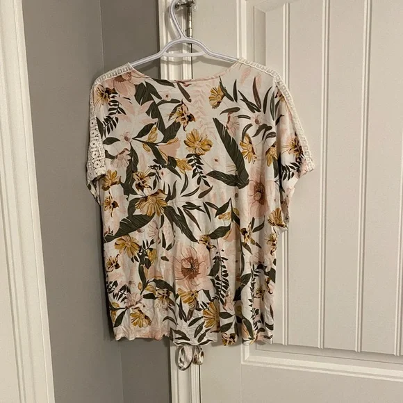 Reitmans button down top - Picture 3 of 3